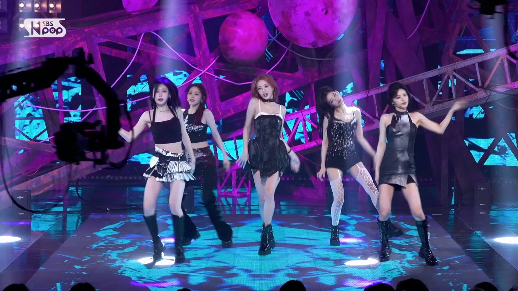 20250615 ITZY 女团饭拍秀[1部合集 366M]插图